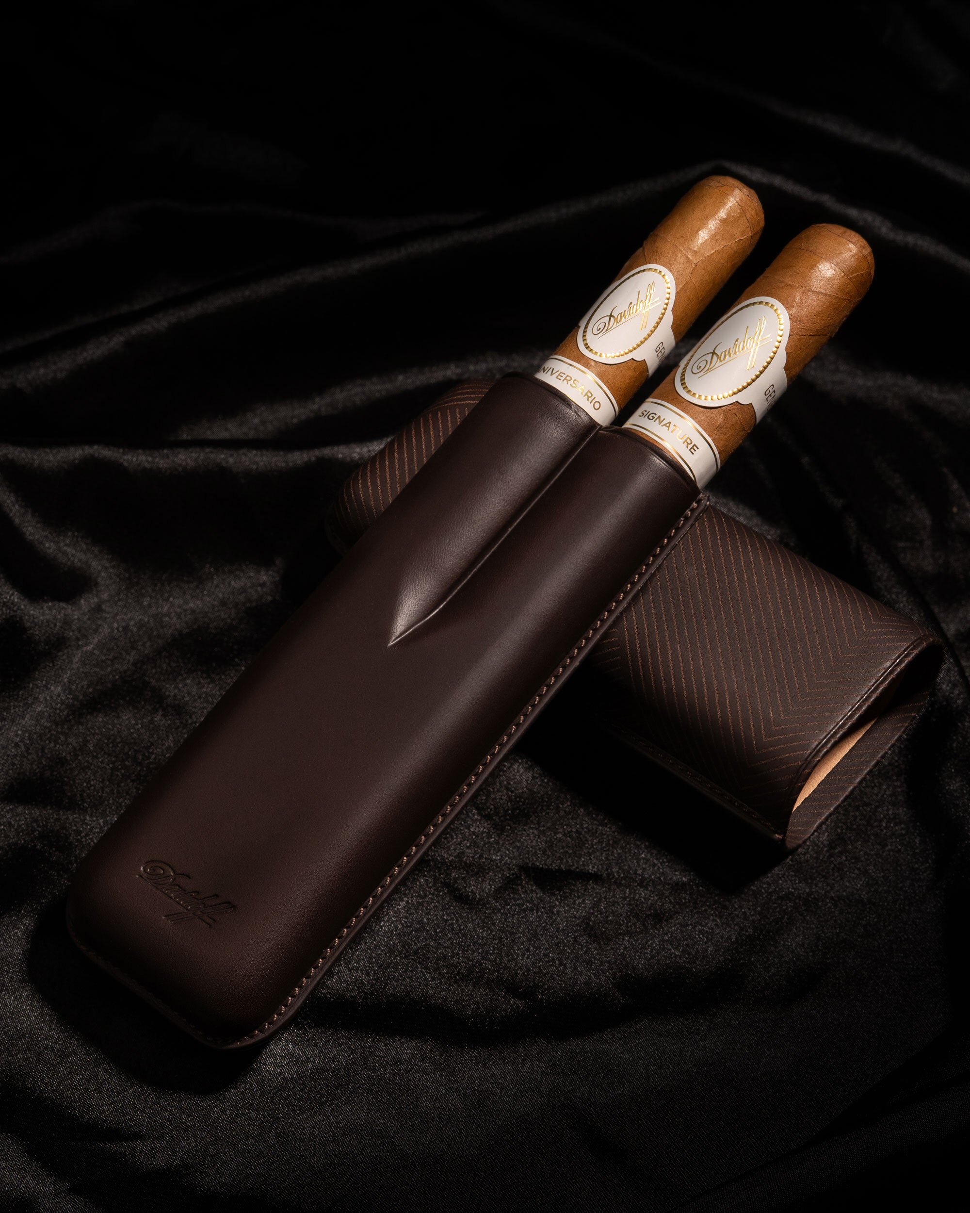 Davidoff Cigar Case Leaf (XL-2 / Brown Leather) + 2 Cigars