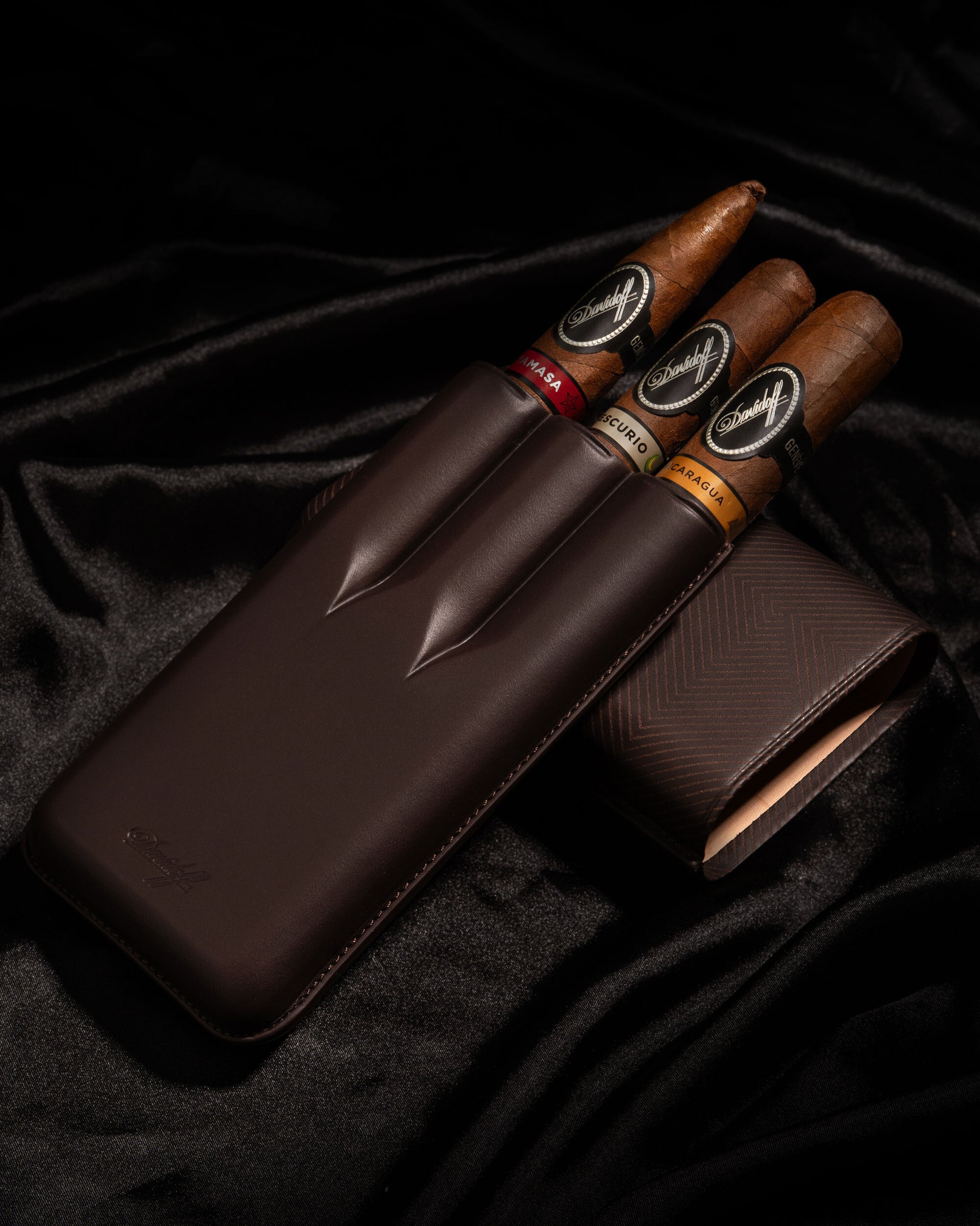 Davidoff Cigar Case Leaf (XL-3 / Brown Leather) + 3 Cigars