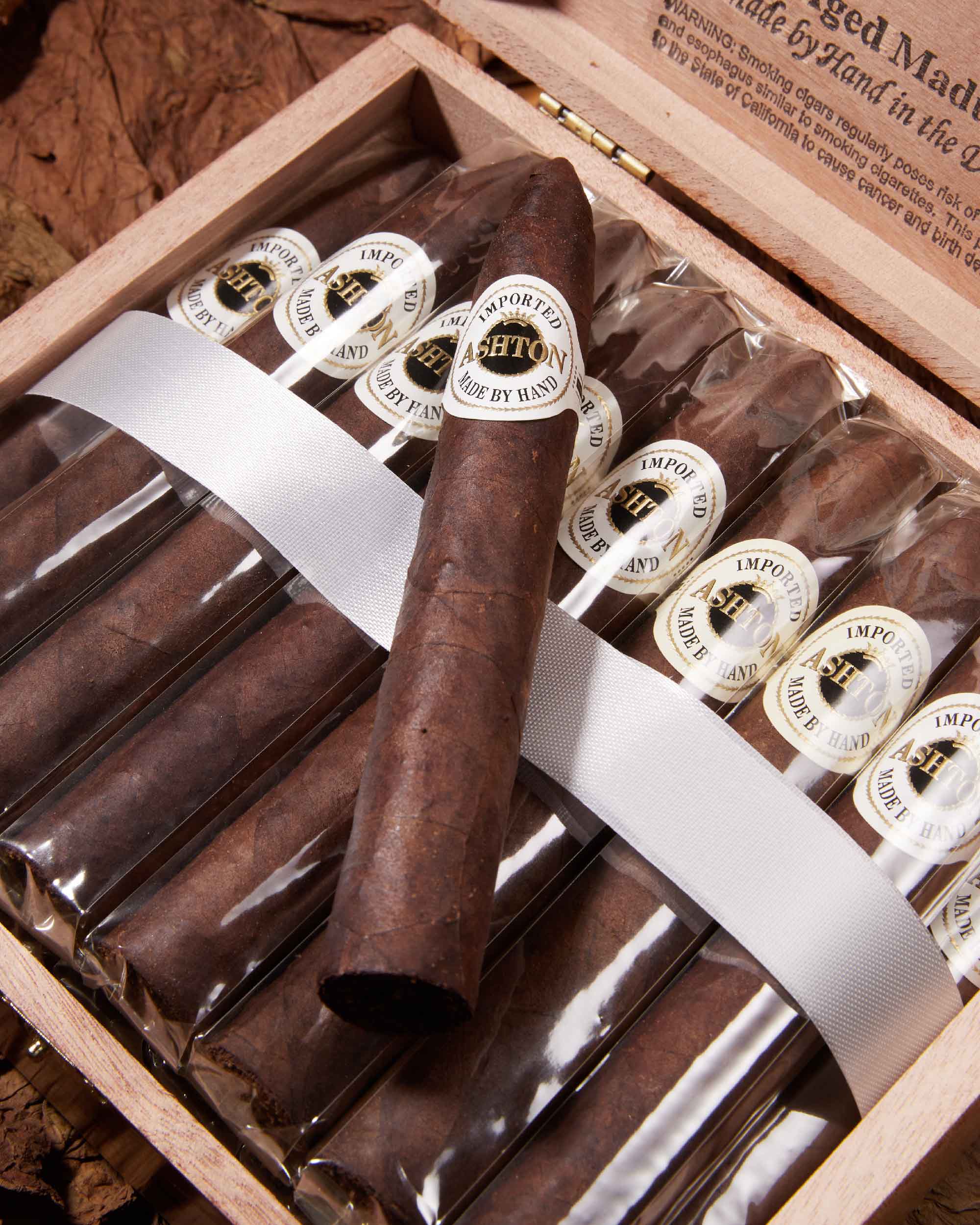 Ashton Aged Maduro Pyramid