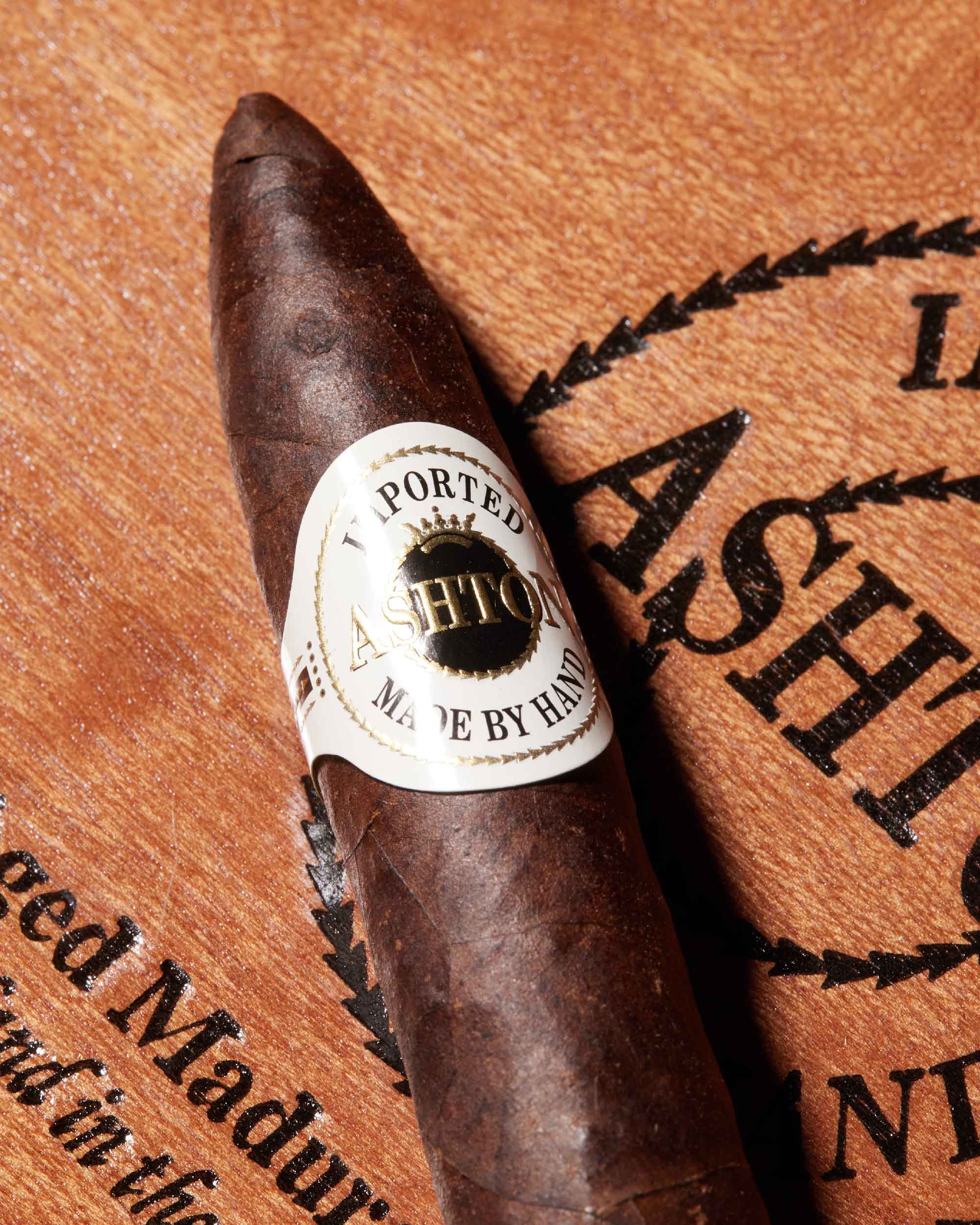 Ashton Aged Maduro Pyramid